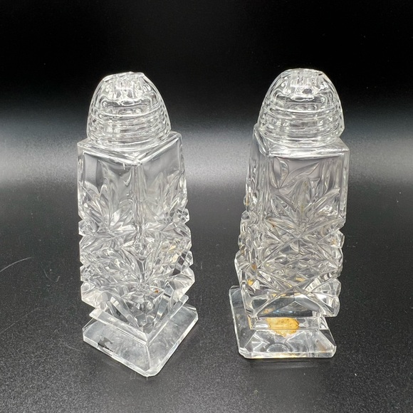 Vintage cut glass salt and pepper shaker set - Picture 7 of 7